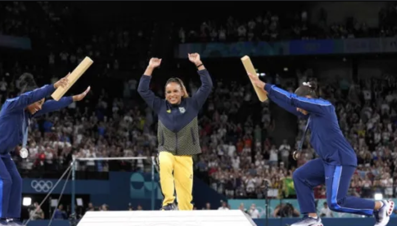 Reverencia de Simone Biles y Jordan Chiles a Rebeca Andrade divide opiniones en Juegos Olímpicos de París 2024